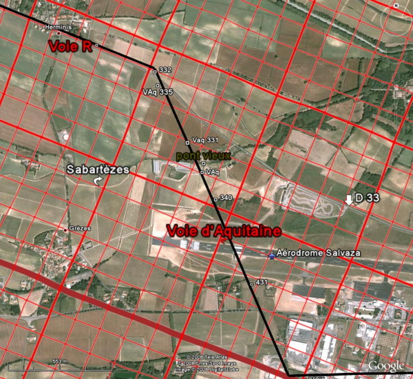 Fig. 2. La voie d’Aquitaine et le cadastre 2/5<SUP>e </SUP> à l’ouest de Carcassonne (photo Google Earth)